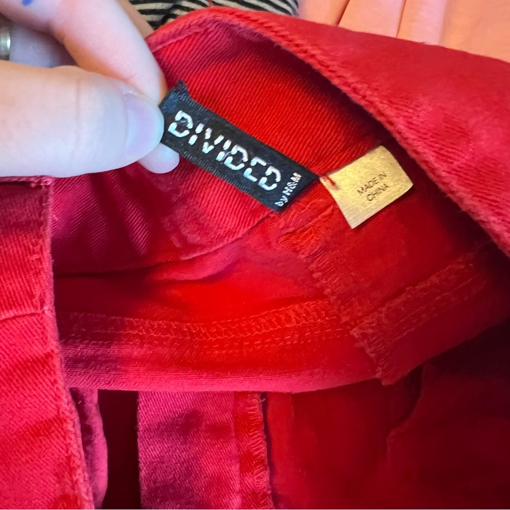 H&M Divided Women's Flare Jeans Holiday Christmas Red Size 4 - Picture 2 of 5